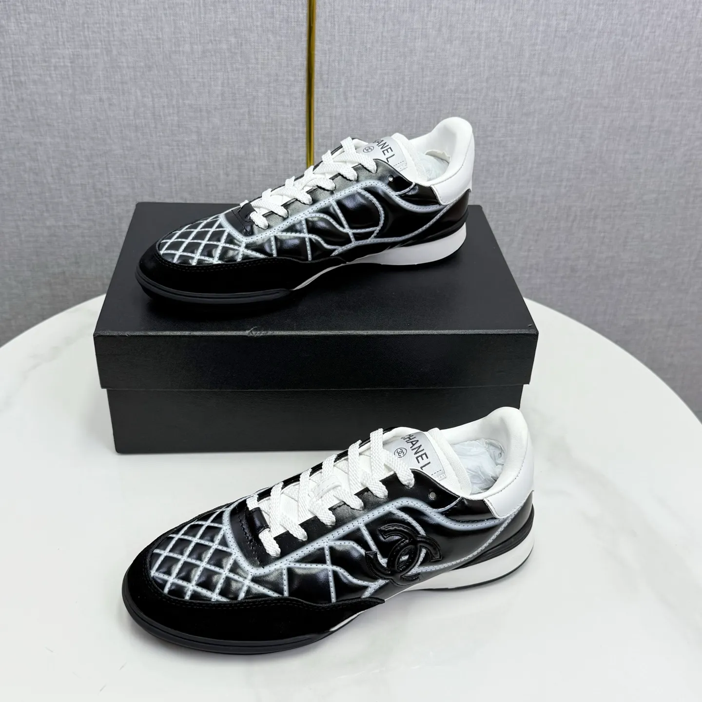 👟👟Ex-factory price 600👟👟Chanel Panda Shoes! 2025 counter's top casual sports shoes. This classic design; the upper is electro-embroidered with a variety of techniques; the outsole is fashionable and sporty; the unusual inclusion of a variety of color matching elements... The diversified mix and match is very good-looking and versatile, and can be used for leisure, fashion, sports, and outdoor... ꫛꫀꪝ Go➫ Materials: ❶Upper made of: original imported first-layer silk cowhide + original waterproof cloth + original first-layer cowhide ❷Inner lining: Original Yangli+wang ❸ Outsole based on: Original TPU combination outsole Counter boutique packaging complete set for women 35–41